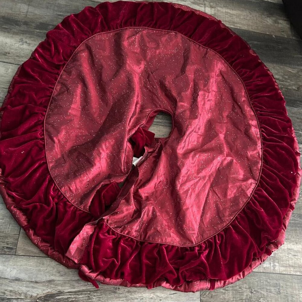 Gorgeous Burgandy Christmas Tree Skirt - w Sparkles  Well made